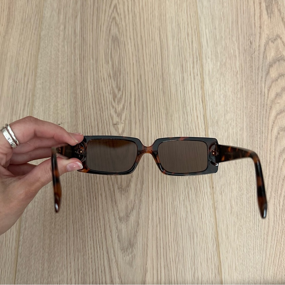 EUC Cheetah Sunglasses - Picture 4 of 4